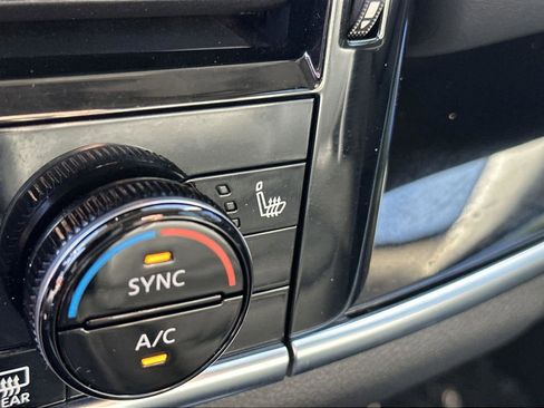 Used 2022 Nissan Rogue SL image 25