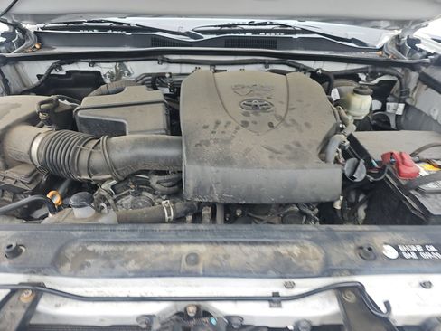 Used 2017 Toyota Tacoma SR5 image 21