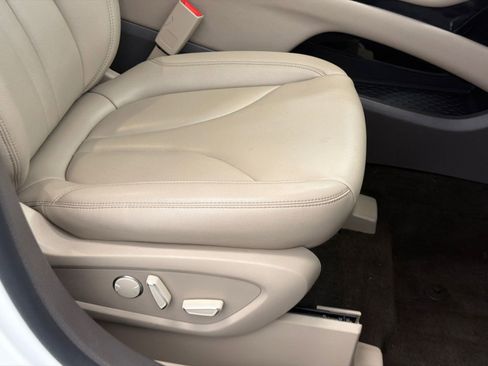 Used 2022 Lincoln Nautilus AWD image 12