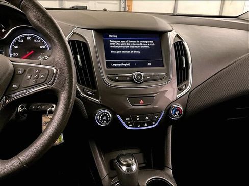 Used 2019 Chevrolet Cruze LT FWD image 6
