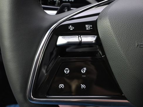 New 2026 Cadillac Lyriq Luxury AWD/4WD image 33