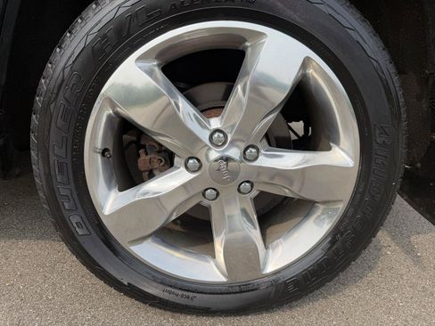 Used 2011 Jeep Grand Cherokee Overland AWD/4WD image 12
