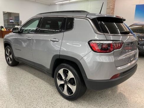 Used 2017 Jeep Compass Latitude w/ Cold Weather Group FWD image 7