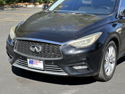 Used 2017 INFINITI QX30 Premium w/ Navigation Package FWD image 10