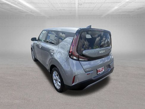 Used 2025 Kia Soul LX w/ LX Technology Package FWD image 8