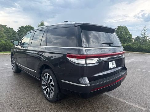 Used 2023 Lincoln Navigator Reserve AWD/4WD image 7