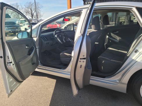 Used 2011 Toyota Prius Five image 7