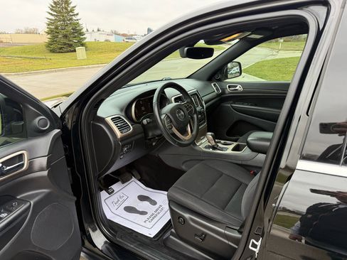 Used 2017 Jeep Grand Cherokee Laredo w/ Quick Order Package 23E image 10