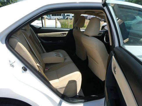 Used 2018 Toyota Corolla LE FWD image 25