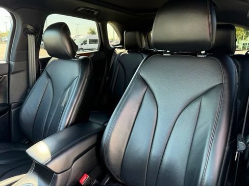 Used 2019 Lincoln MKC Reserve w/ MKC Climate Package FWD image 12