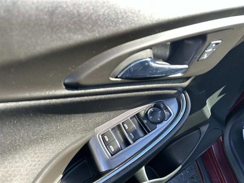 Used 2016 Chevrolet Malibu LT image 9