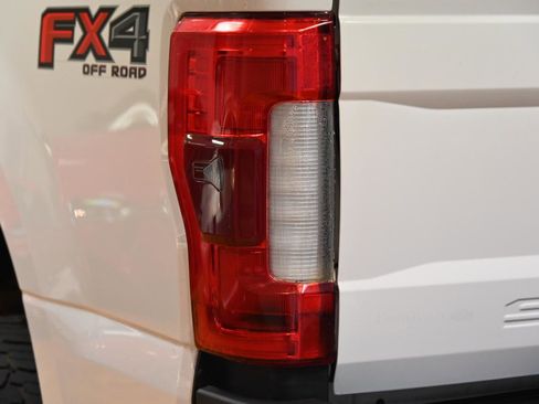 Used 2017 Ford F250 Lariat w/ Lariat Ultimate Package AWD/4WD image 16