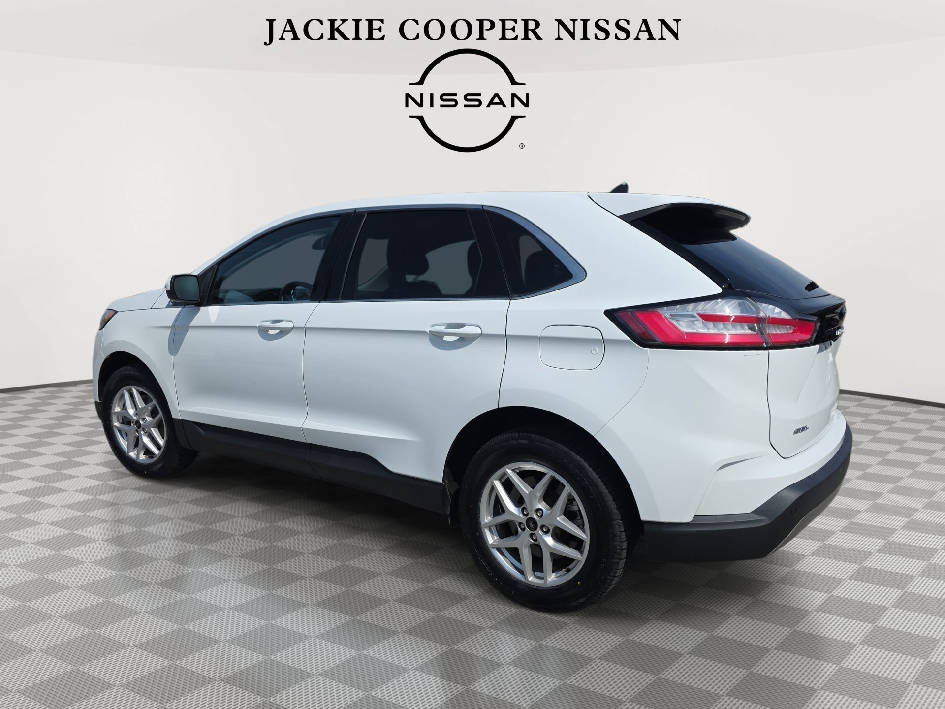 Used 2023 Ford Edge SEL AWD/4WD image 7