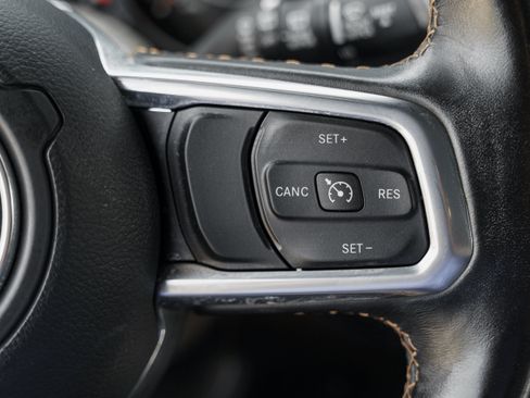 Used 2022 Jeep Wrangler Unlimited Sahara AWD/4WD image 19