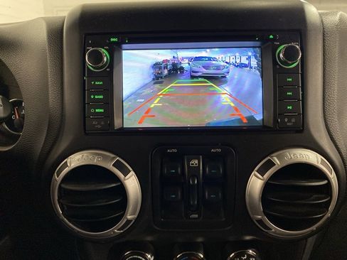 Used 2015 Jeep Wrangler Unlimited Sport image 15