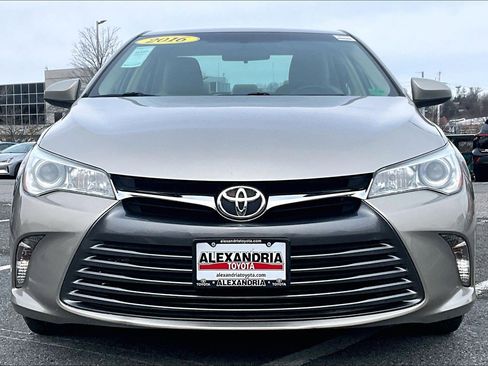 Used 2016 Toyota Camry LE image 3