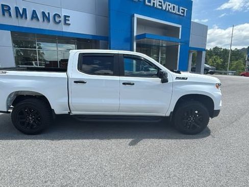 Used 2025 Chevrolet Silverado 1500 LT Trail Boss w/ Convenience Package II AWD/4WD image 2