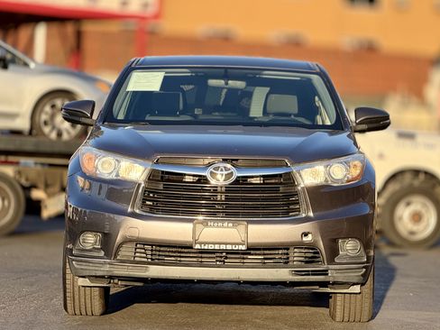 Used 2015 Toyota Highlander LE FWD image 4