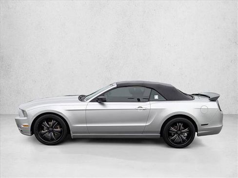 Used 2014 Ford Mustang Convertible RWD image 8