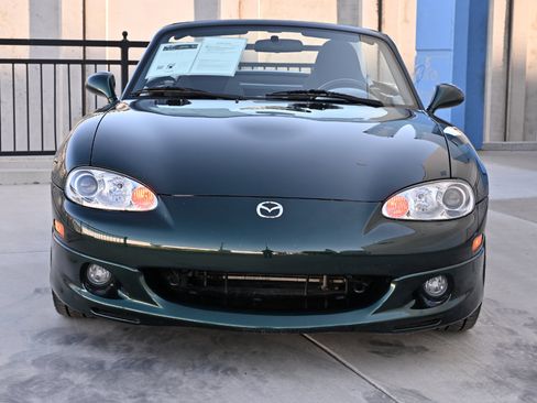 Used 2002 MAZDA MX-5 Miata RWD image 16