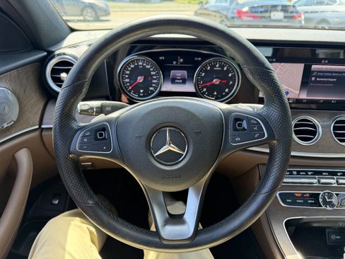 Used 2018 Mercedes-Benz E 300 4MATIC image 31