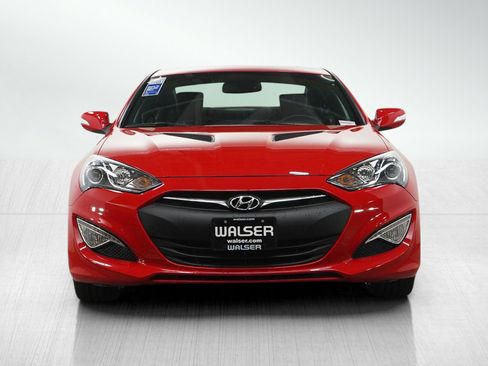 Used 2013 Hyundai Genesis 3.8 RWD image 8