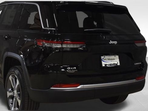 New 2026 Jeep Grand Cherokee Limited w/ Luxury Tech Group II AWD/4WD image 9