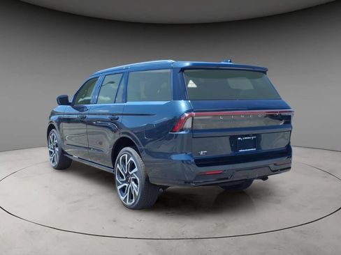 New 2026 Lincoln Navigator Reserve AWD/4WD image 3