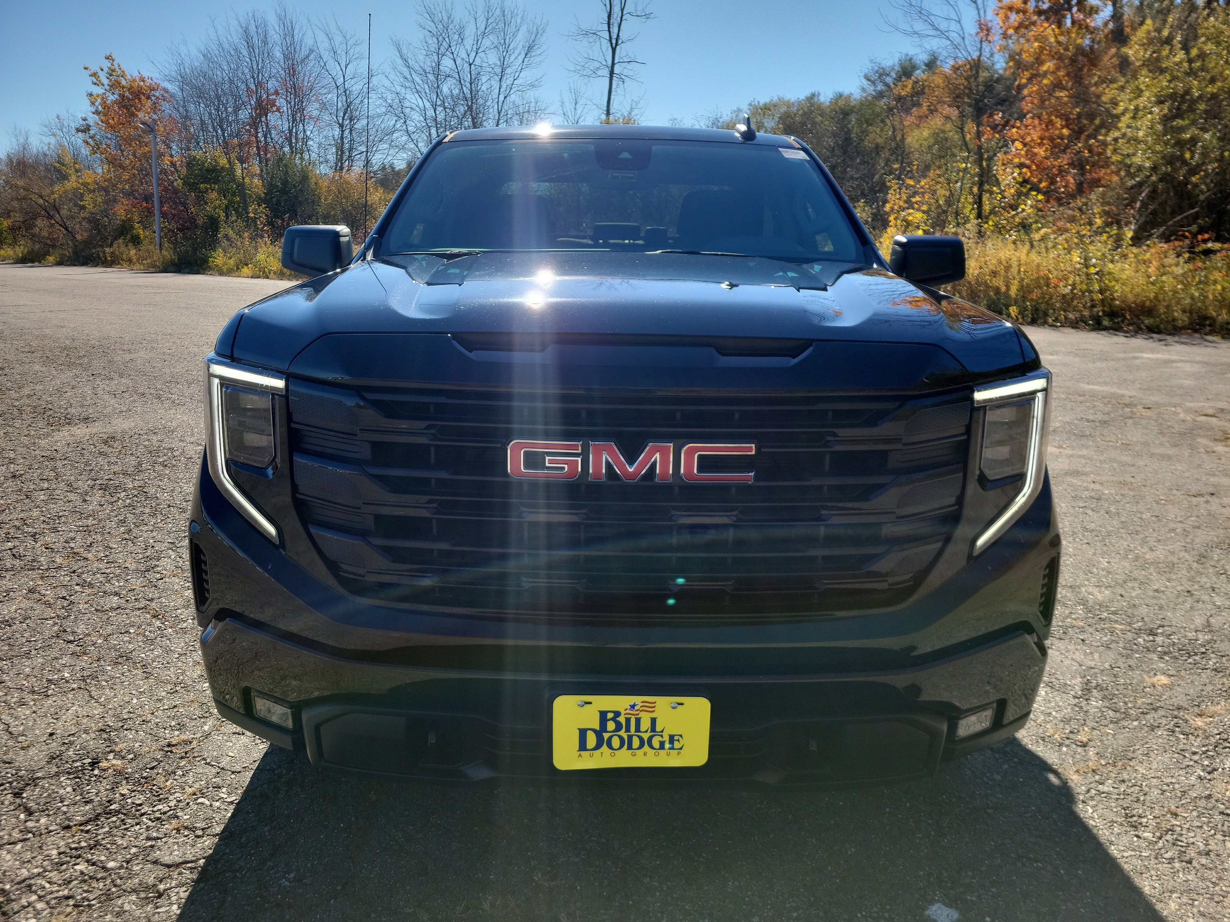 Used 2022 GMC Sierra 1500 Elevation AWD/4WD image 2