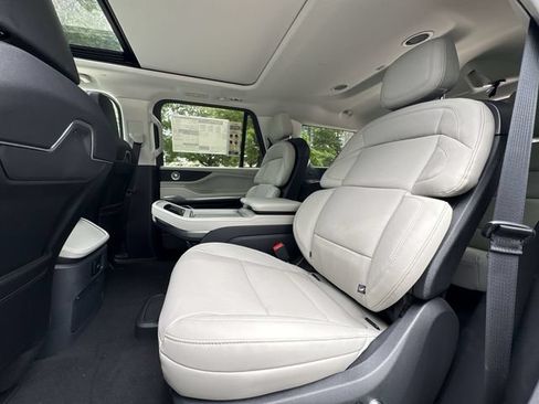 New 2026 Lincoln Navigator Reserve AWD/4WD image 23