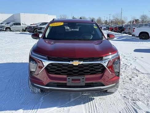 Certified 2025 Chevrolet Trax LT image 3