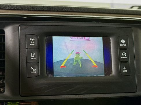 Used 2017 Chrysler Pacifica Touring w/ Tire & Wheel Group FWD image 5