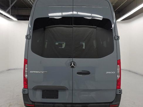 Used 2024 Mercedes-Benz Sprinter 2500 image 5