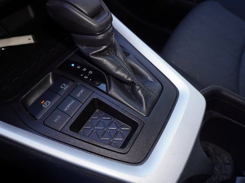 Used 2020 Toyota RAV4 XLE image 20