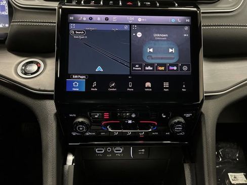 New 2025 Jeep Grand Cherokee L Limited w/ Black Appearance Package image 9