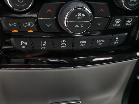 Used 2022 Jeep Grand Cherokee Laredo X AWD/4WD image 31