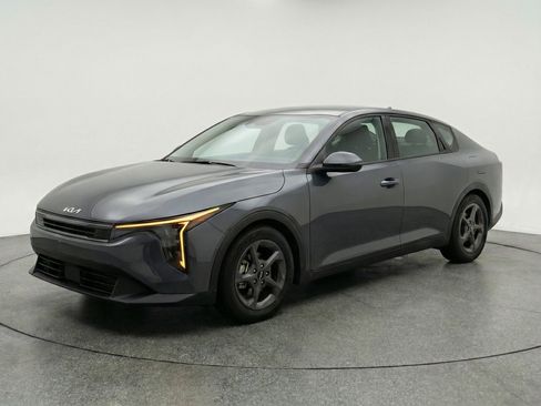 Used 2025 Kia K4 LXS image 3