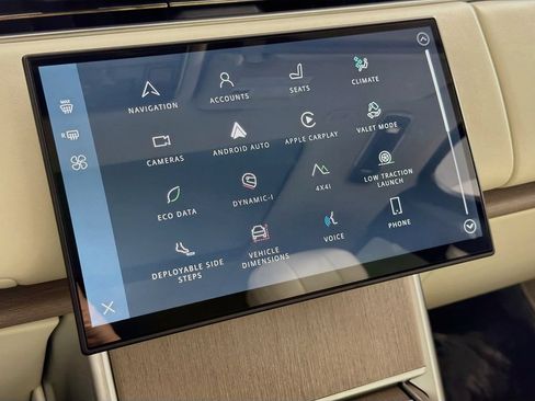Certified 2025 Land Rover Range Rover SE AWD/4WD image 15