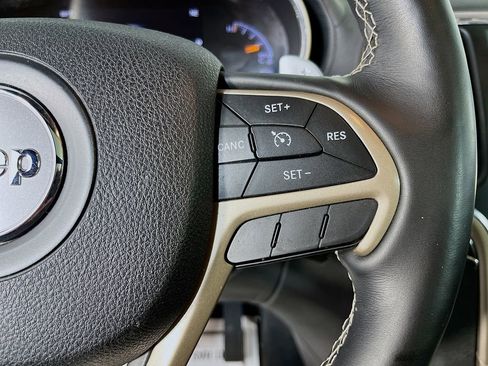 Used 2015 Jeep Grand Cherokee Overland AWD/4WD image 17
