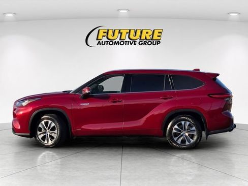 Certified 2020 Toyota Highlander XLE AWD/4WD image 9