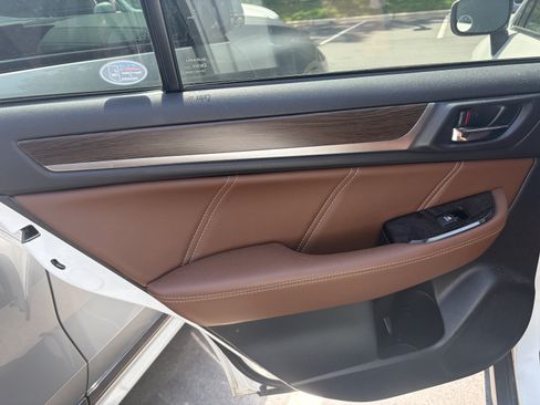 Used 2019 Subaru Outback 3.6R Touring w/ Popular Package #3A AWD/4WD image 10