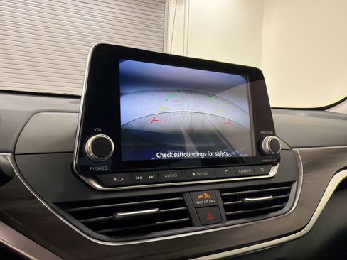 Used 2025 Nissan Altima 2.5 SV FWD image 21