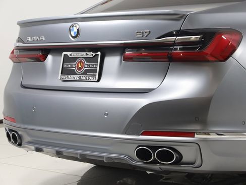 Used 2022 BMW ALPINA B7 xDrive w/ Luxury Rear Seating Package image 89