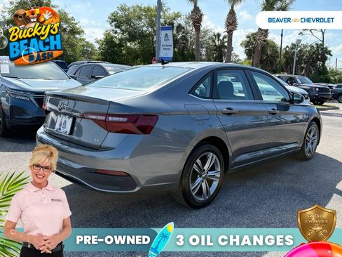 Used 2024 Volkswagen Jetta SE FWD image 7