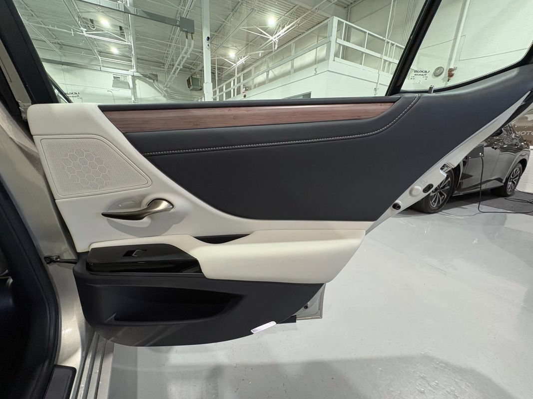 Used 2023 Lexus ES 350 w/ Premium Package FWD image 49