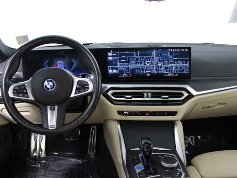 Used 2022 BMW i4 eDrive40 w/ M Sport Package image 11