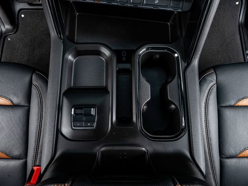 Used 2025 GMC Sierra 2500 AT4 w/ Technology Package image 28