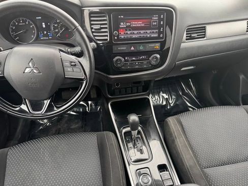 Used 2018 Mitsubishi Outlander SE AWD/4WD image 2