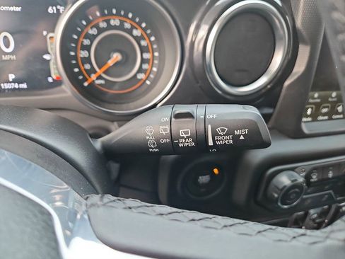 Used 2023 Jeep Wrangler Altitude image 17