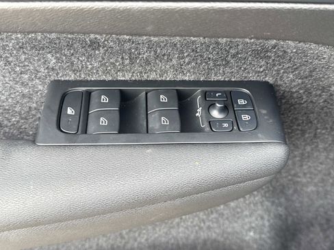 Certified 2025 Volvo XC40 B5 Plus image 15